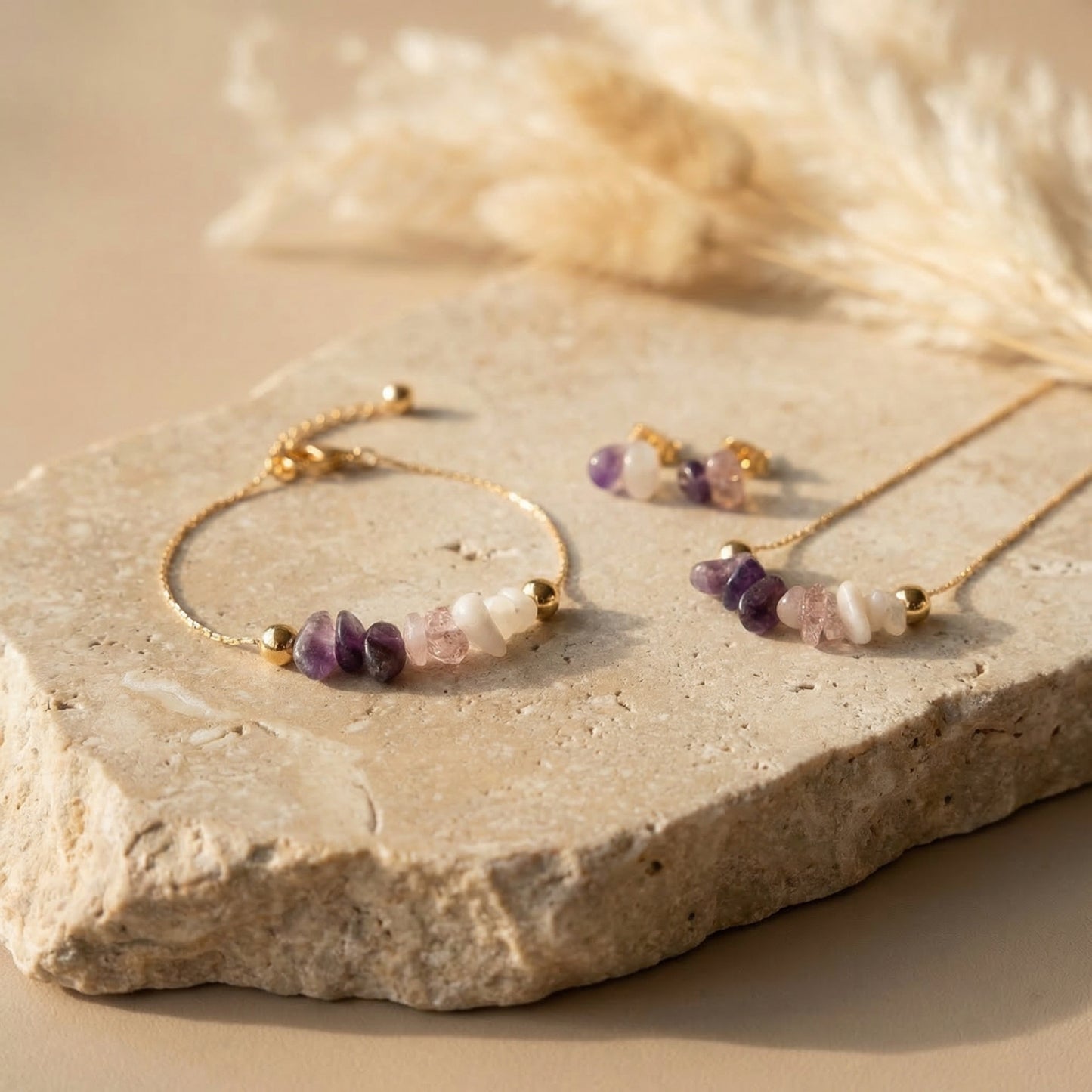 Ruhe- & Balance-Armband „Soft Ground“ - Lepidolith - Erdbeerquarz - Mondstein