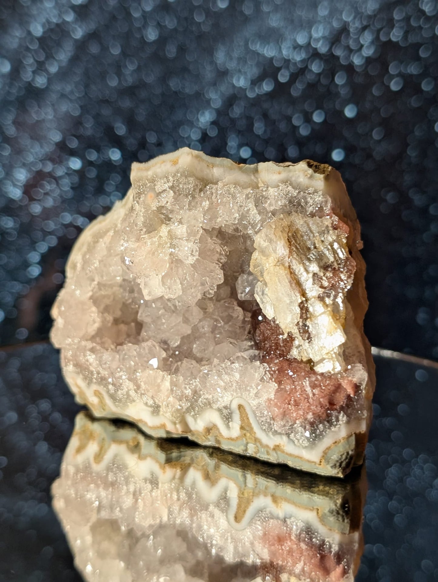 Amethyst-Geode mit Calcit