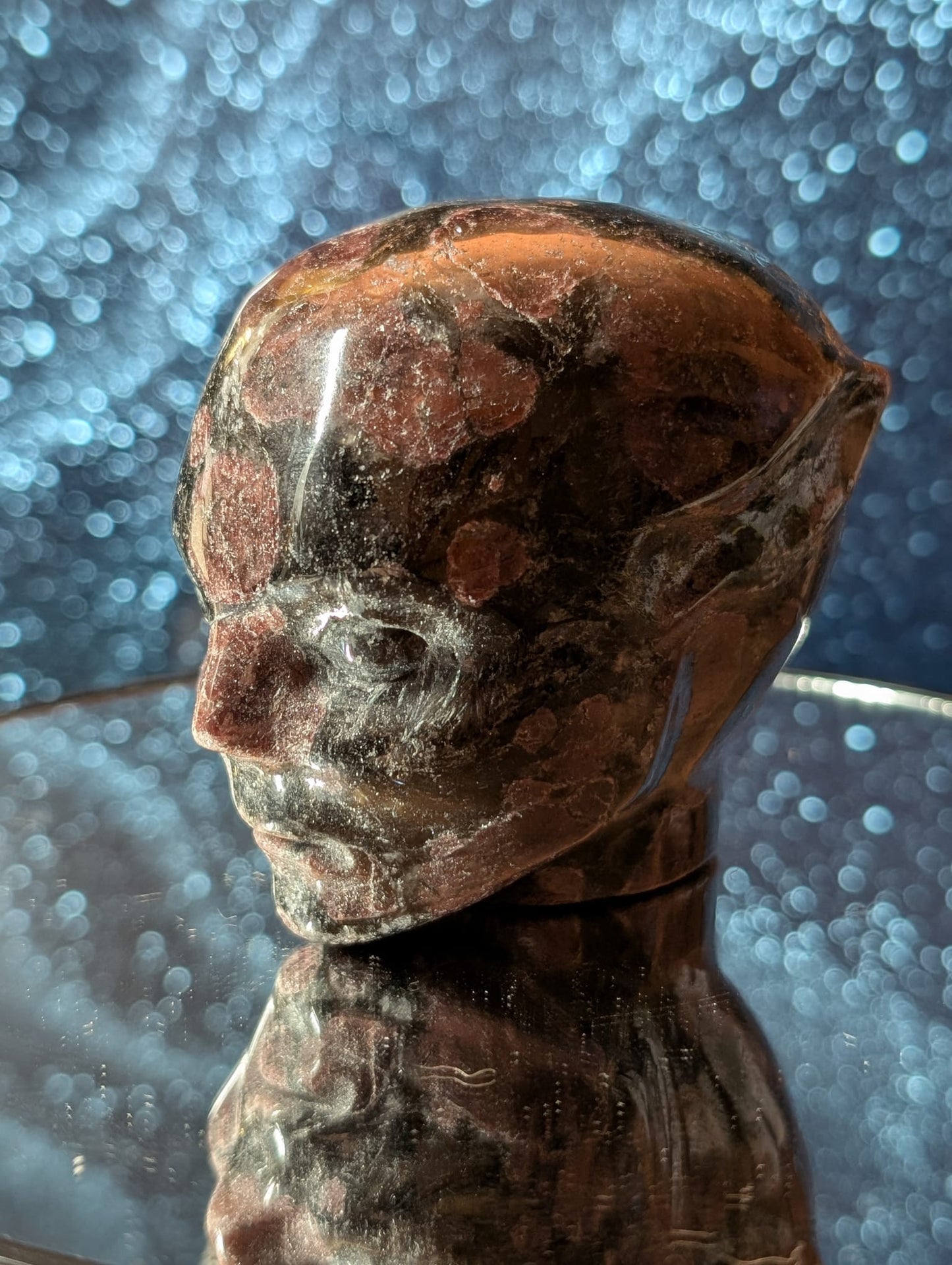 Granat in Astrophyllit – Kugel & Schädel