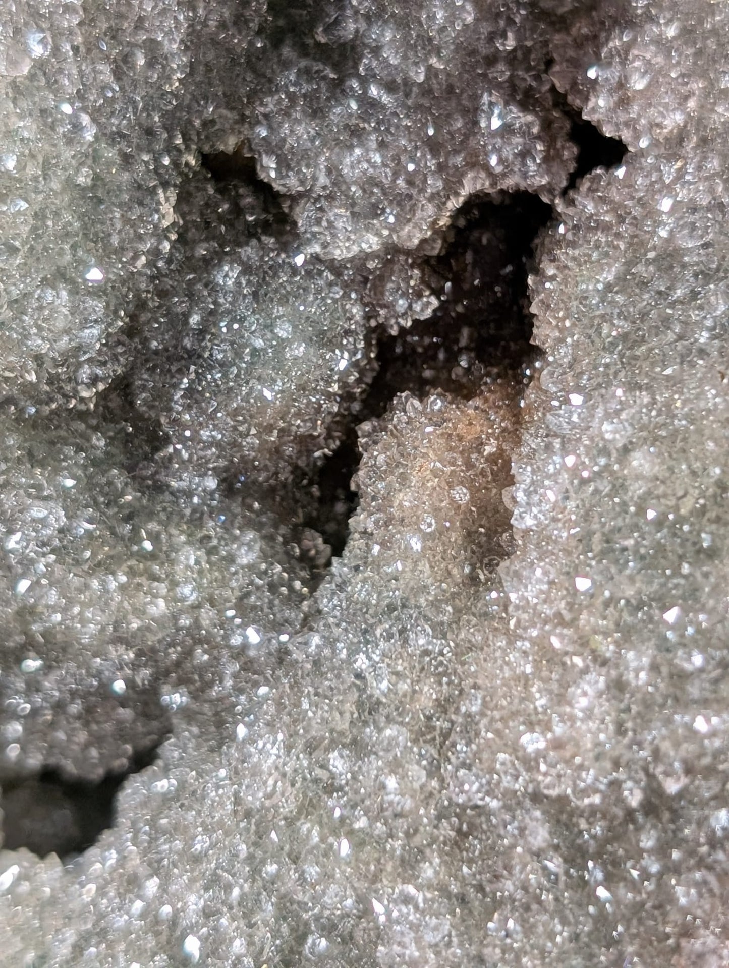 Amethyst-Stück mit mehrfarbigem Chlorit