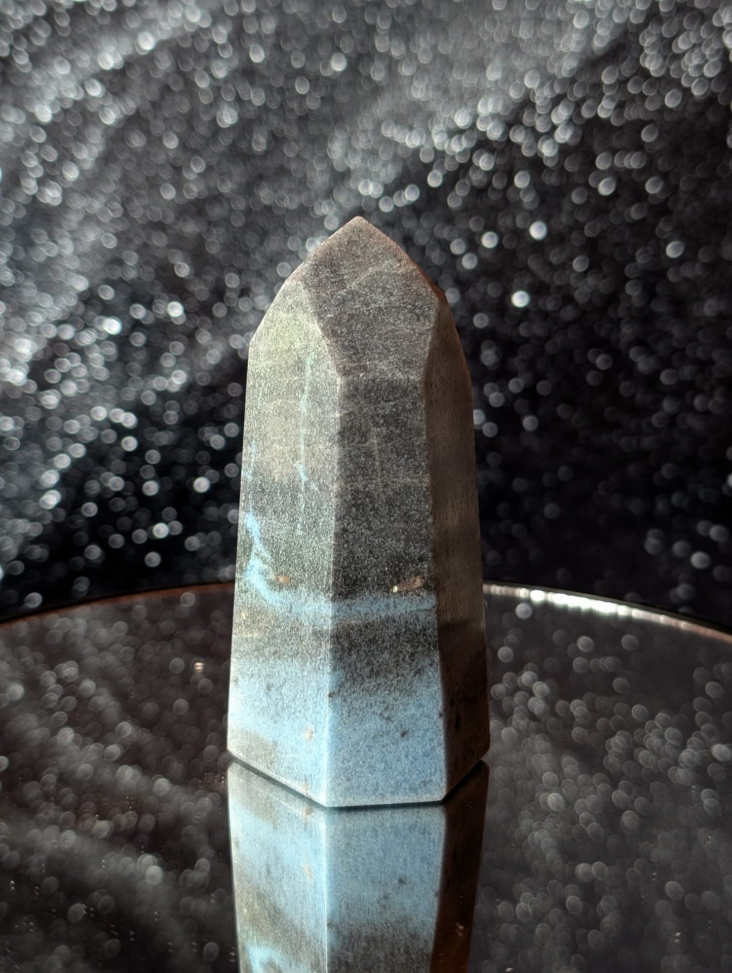 Trolleit mit Sternenglanz – Kugel & Obelisk