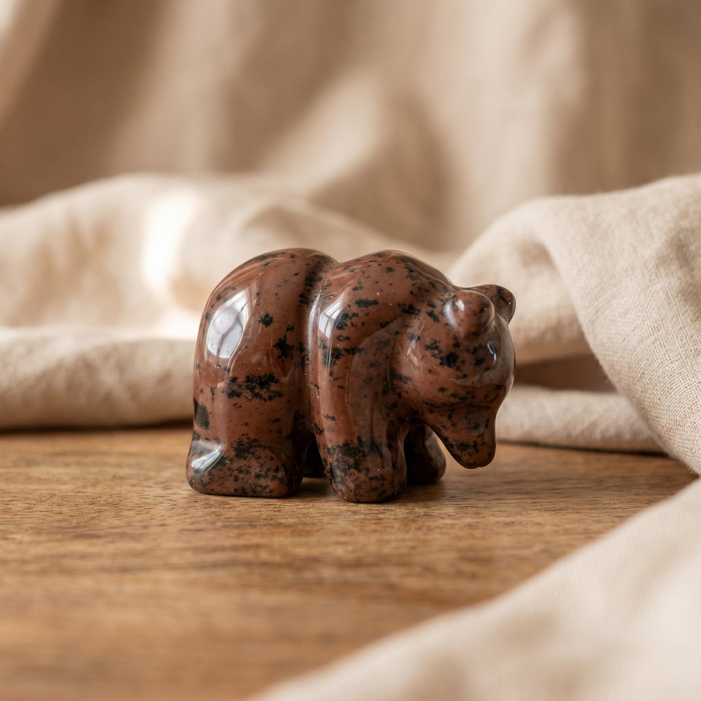Mahagoni Obsidian Bär – sanfte Stärke & Schutz