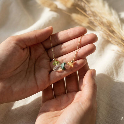 Lebensenergie- und Erdungs-Armband "Vital Roots" - Peridot - Moosachat - Rubin/Zoisit - Erdbeerquarz - Bernstein