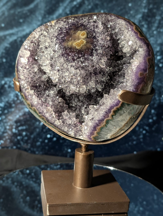 Amethyst-Geode mit Stalaktit