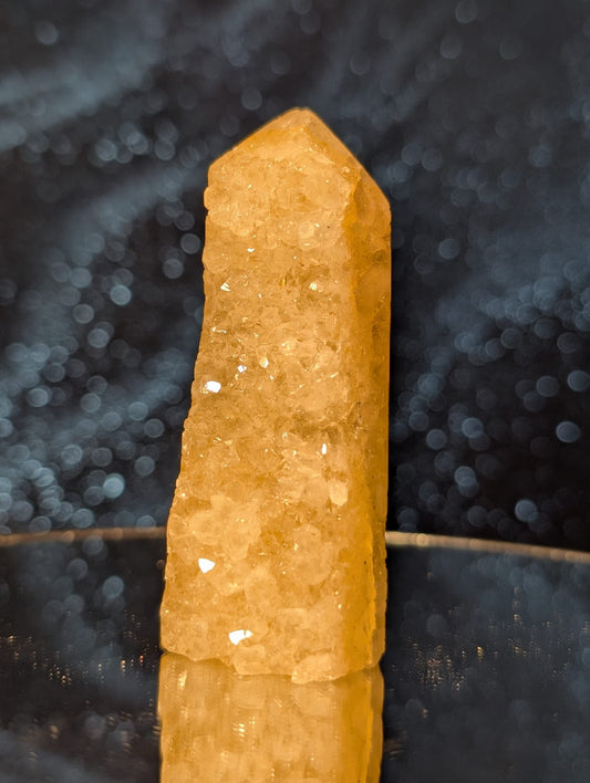 Citrin Turm mit intensivem Glitzern