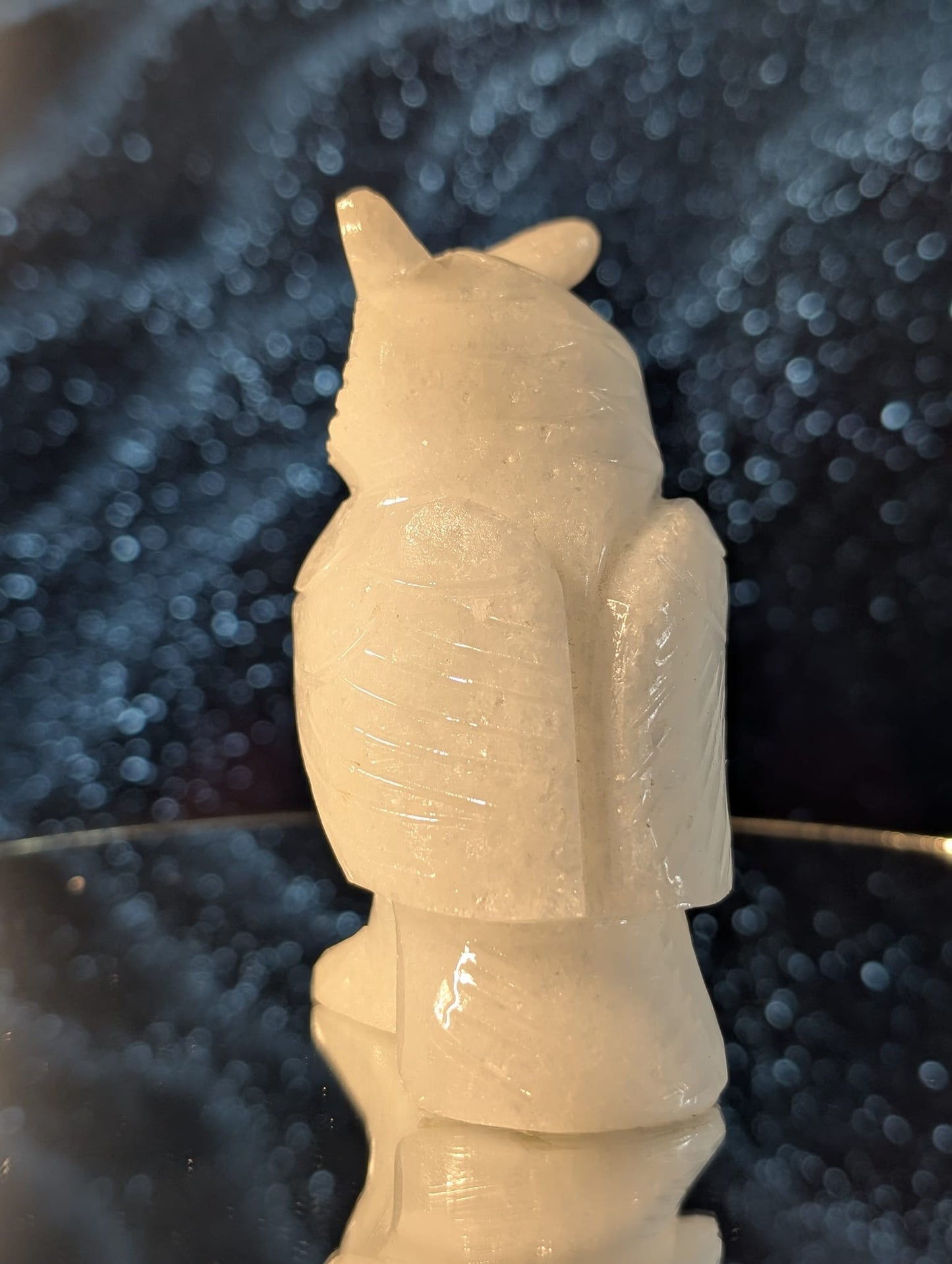 Weiße Jade Eulenfigur