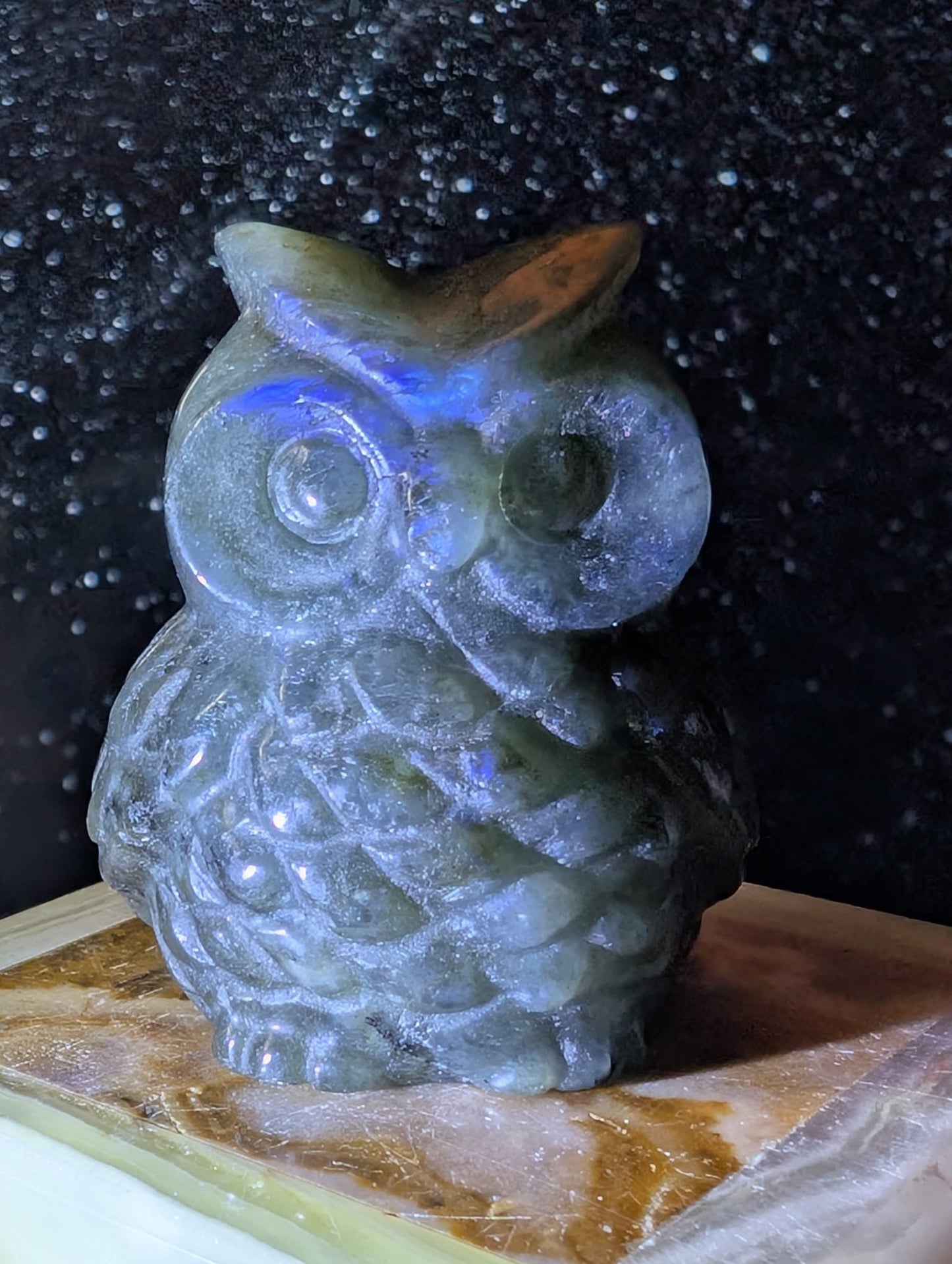 Eulen-Carving – Labradorit oder Mondstein