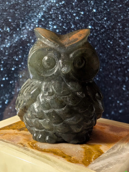 Eulen-Carving – Labradorit oder Mondstein