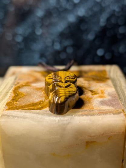 Nine-Tailed-Fox-Anhänger - Tigerauge