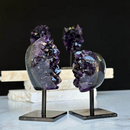 Amethyst auf Metallständer – A+ Uruguay (226 g)