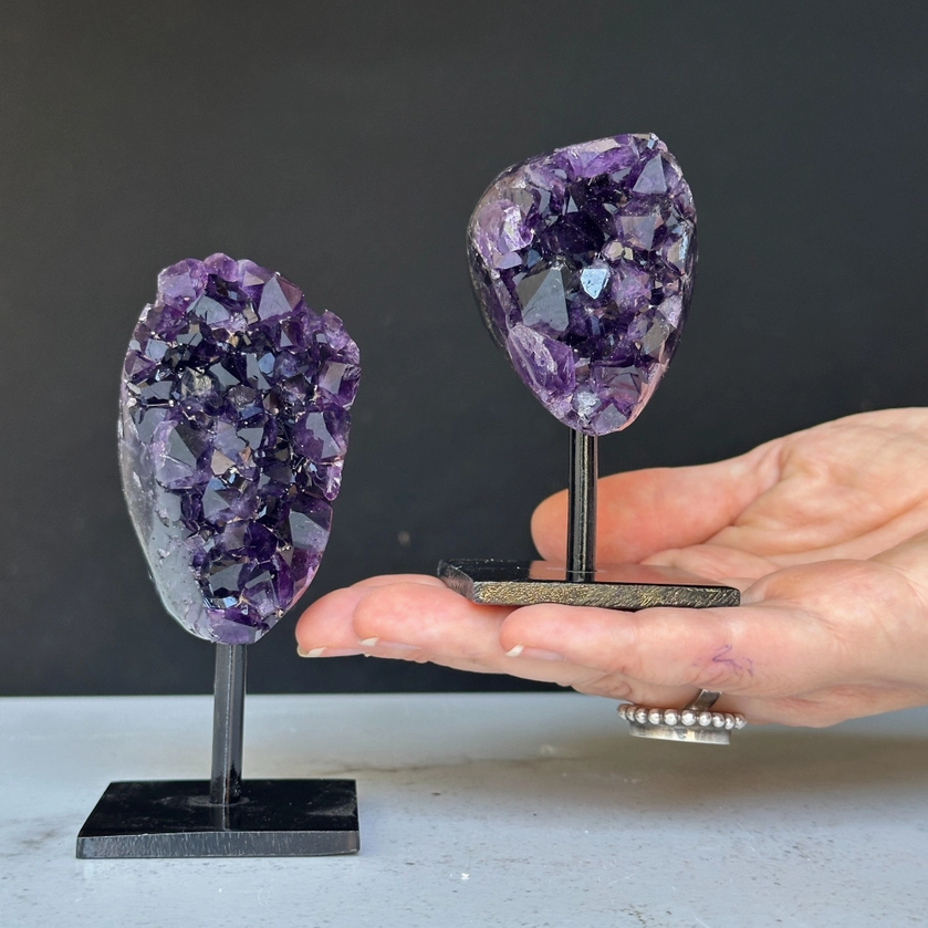 Amethyst auf Metallständer – A+ Uruguay (226 g)