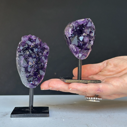 Amethyst auf Metallständer – A+ Uruguay (226 g)