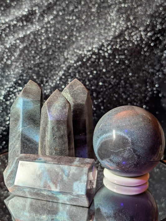 Trolleit mit Sternenglanz – Kugel & Obelisk