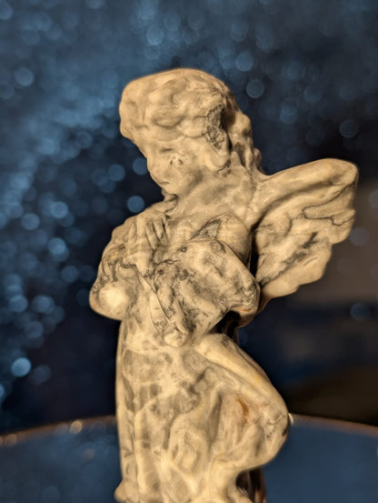 Engelsfiguren aus weißer Jade, Granat & Picasso-Jaspis