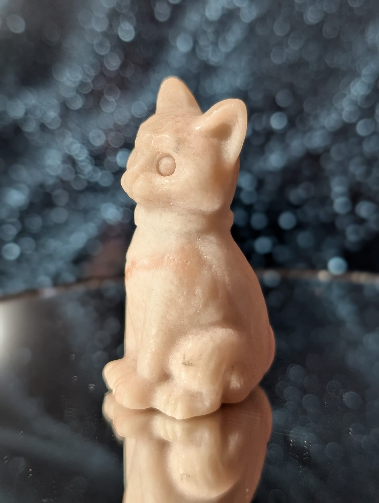 Katzenfigur aus Ocean Jaspis, Pink Opal & Erdbeerquarz