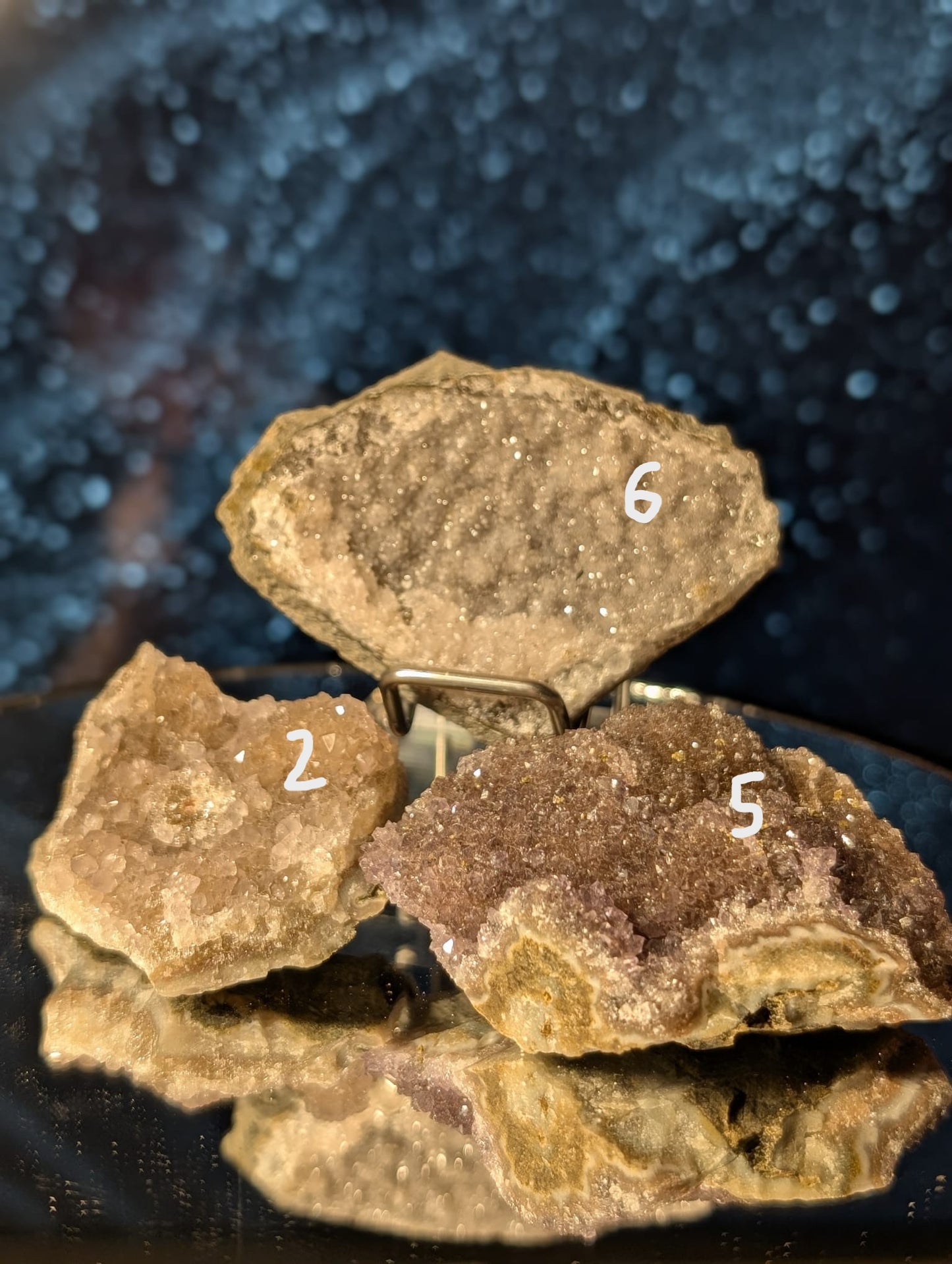 Amethyst-Stufen in faszinierenden Regenbogenfarben