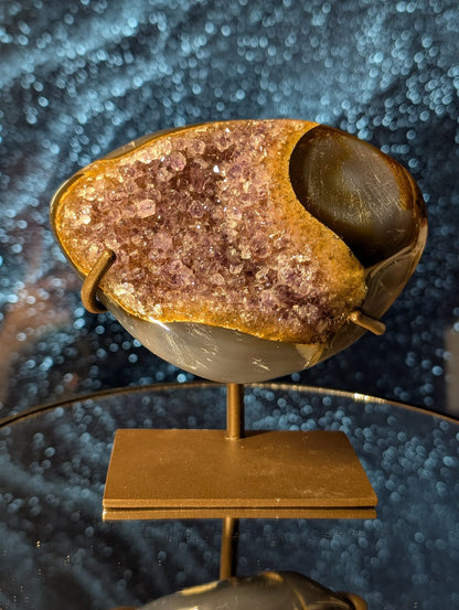 Amethyst-Geode auf Stand