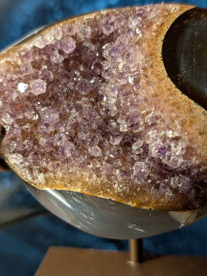 Amethyst-Geode auf Stand