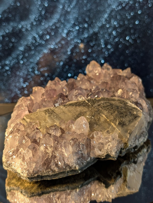 Großer Amethyst-Cluster mit Calcit – 1,32 kg
