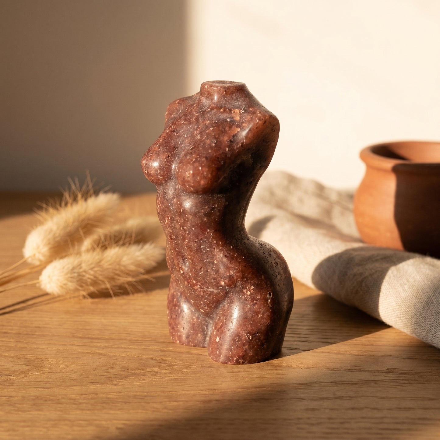 Frauenkörper Body aus Erdbeerquarz – sinnliche Skulptur der Weiblichkeit & Selbstliebe