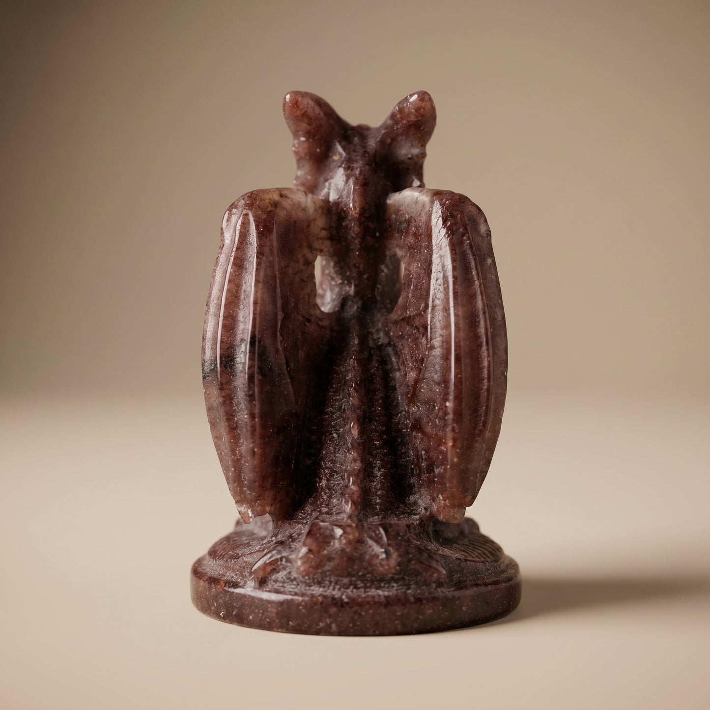 Drache aus Erdbeerquarz – kraftvolle Kristallfigur für Herzenergie & innere Stärke